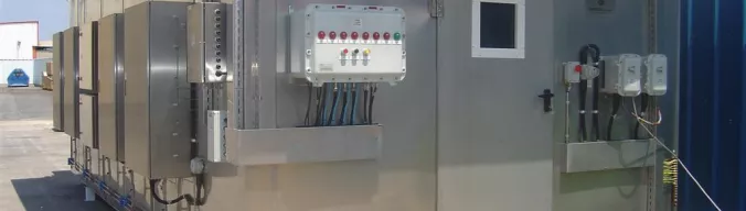 Analyser house with room pressuriser