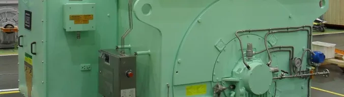 Large electric motor with a pre-ventilation system